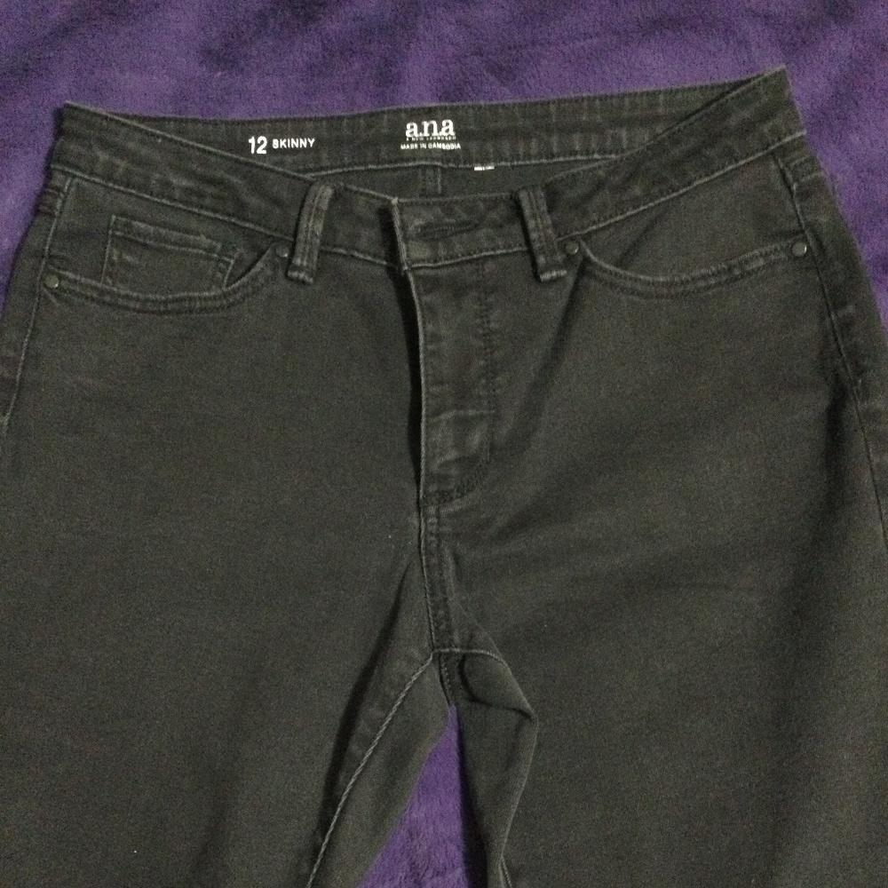 ANA Skinny Jeans